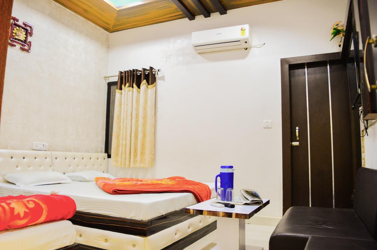 Hotel Shree Dwarkadhish Palace Ujjain Exterior photo