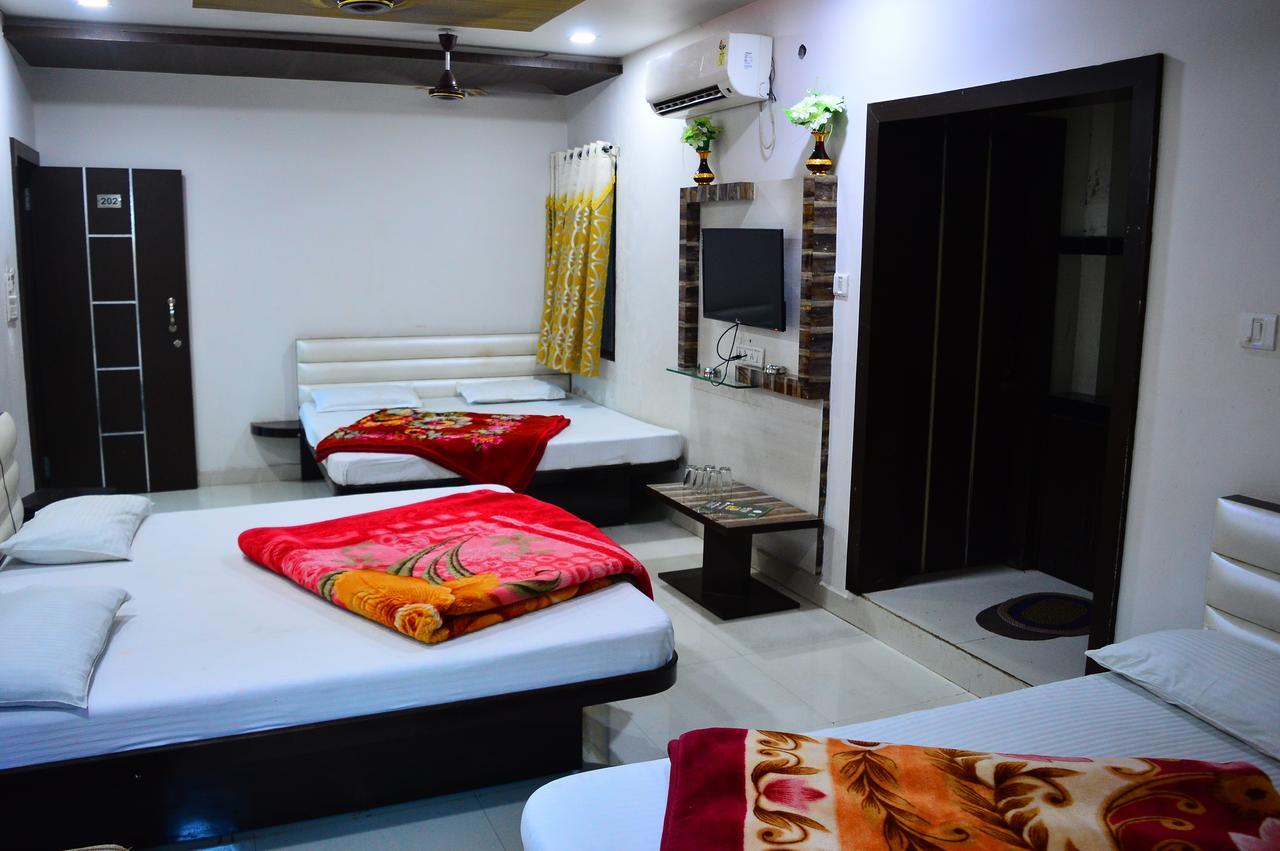 Hotel Shree Dwarkadhish Palace Ujjain Exterior photo