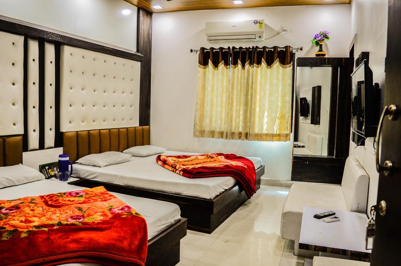 Hotel Shree Dwarkadhish Palace Ujjain Exterior photo