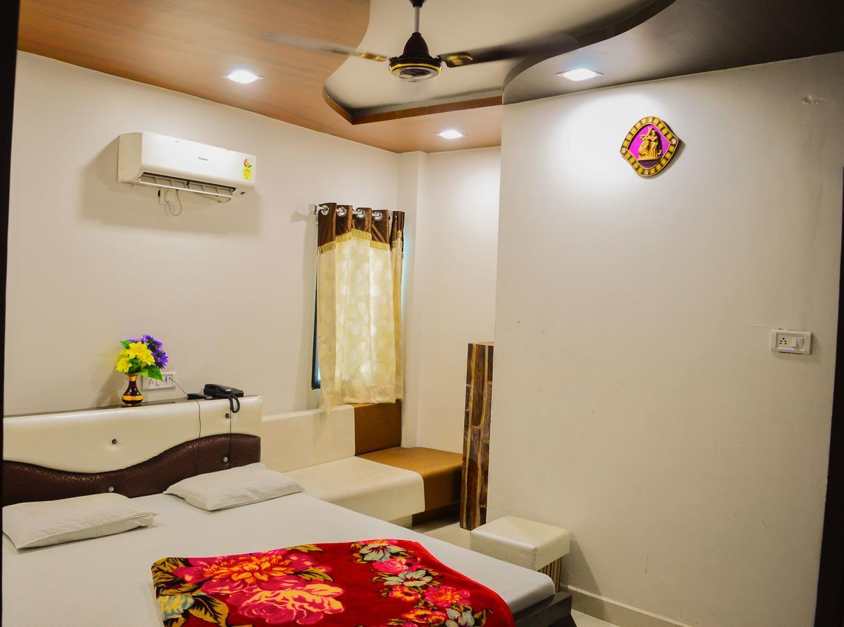 Hotel Shree Dwarkadhish Palace Ujjain Exterior photo