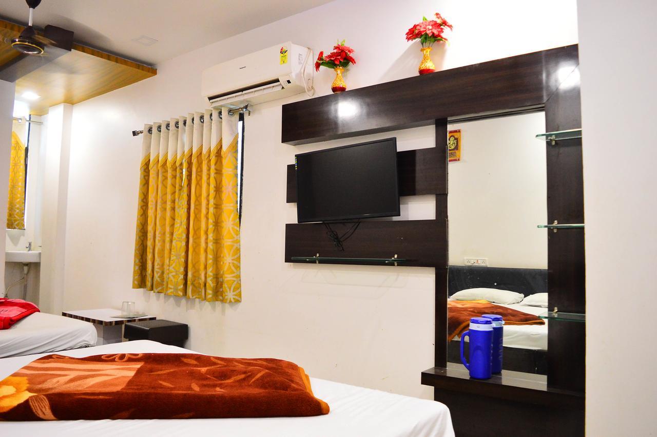 Hotel Shree Dwarkadhish Palace Ujjain Exterior photo